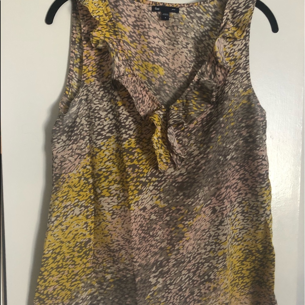 Ruffle patterned tank top